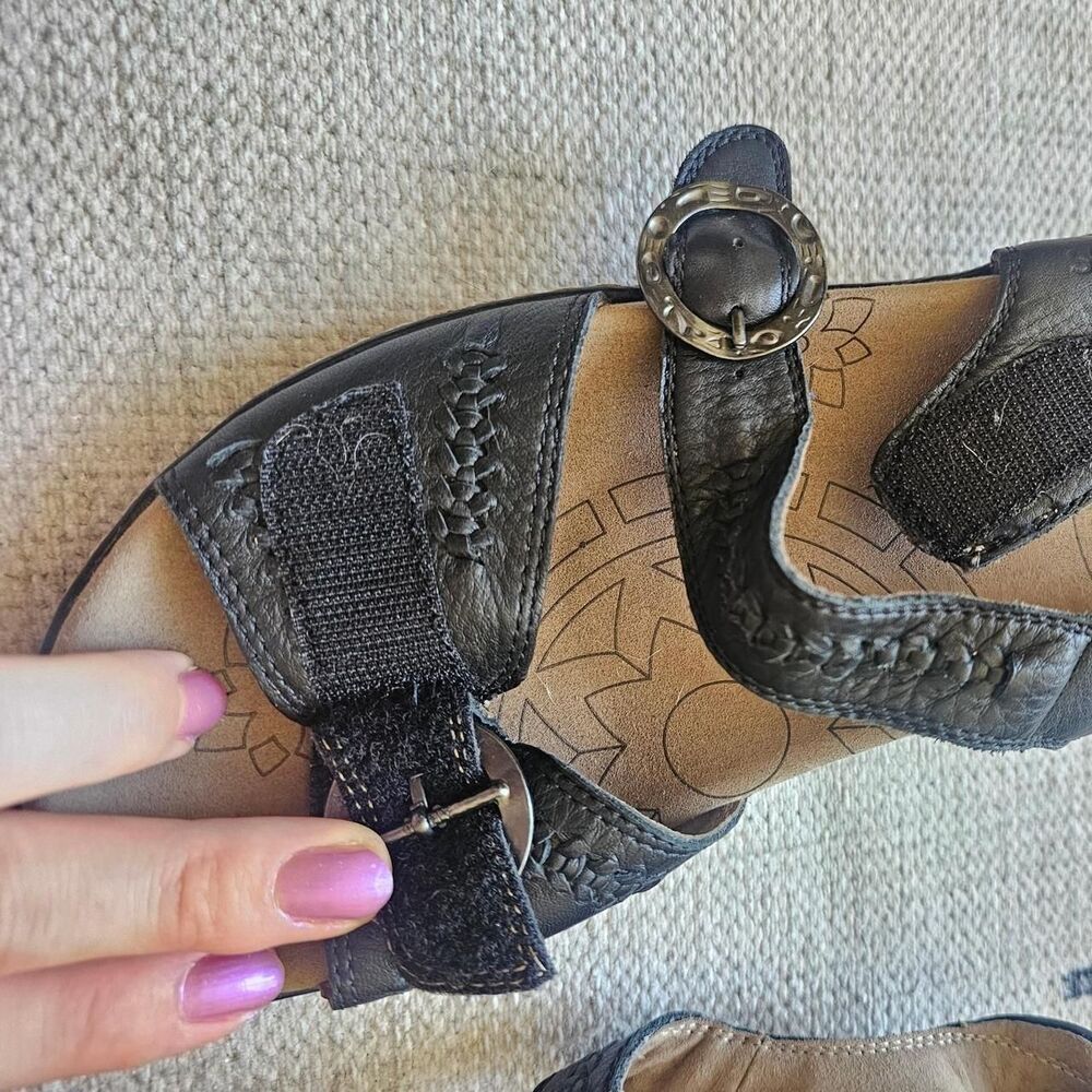 Taos Women's Black Sandals - Picture 3 of 6